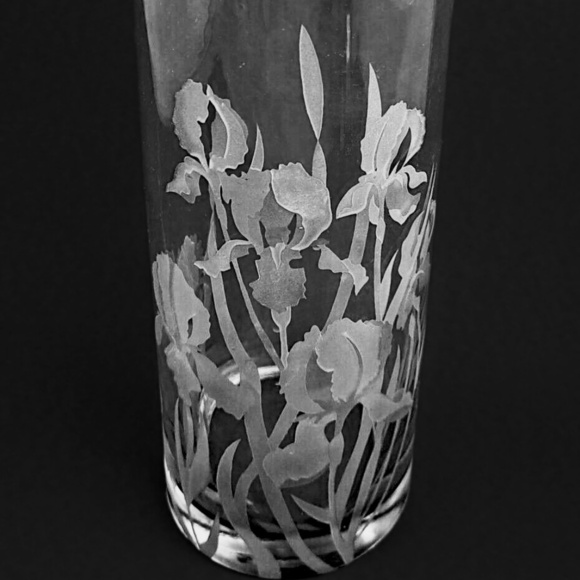 PERRY COYLE CRYSTAL DEEPLY ETCHED BEARDED IRIS FLORAL ART GLASS VASE, SIGNED - Picture 6 of 15